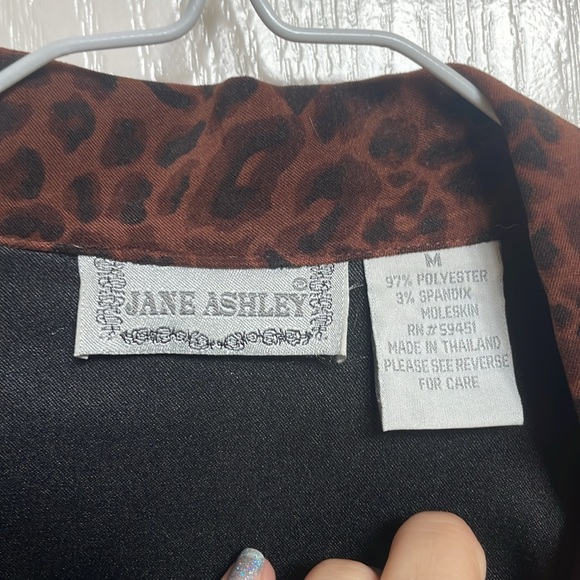 Jane Ashley button up leopard collar shirt size medium - Picture 2 of 5